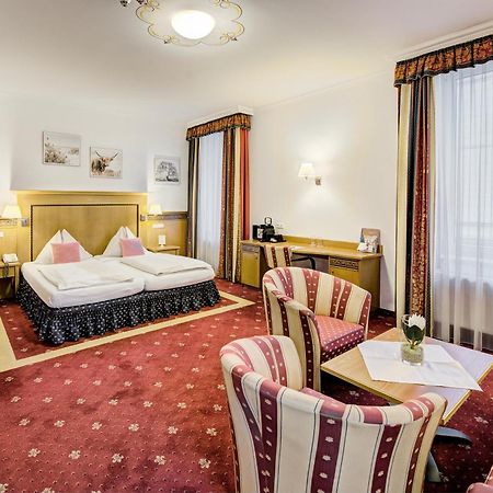 Hotel Alexandra Wels Bagian luar foto