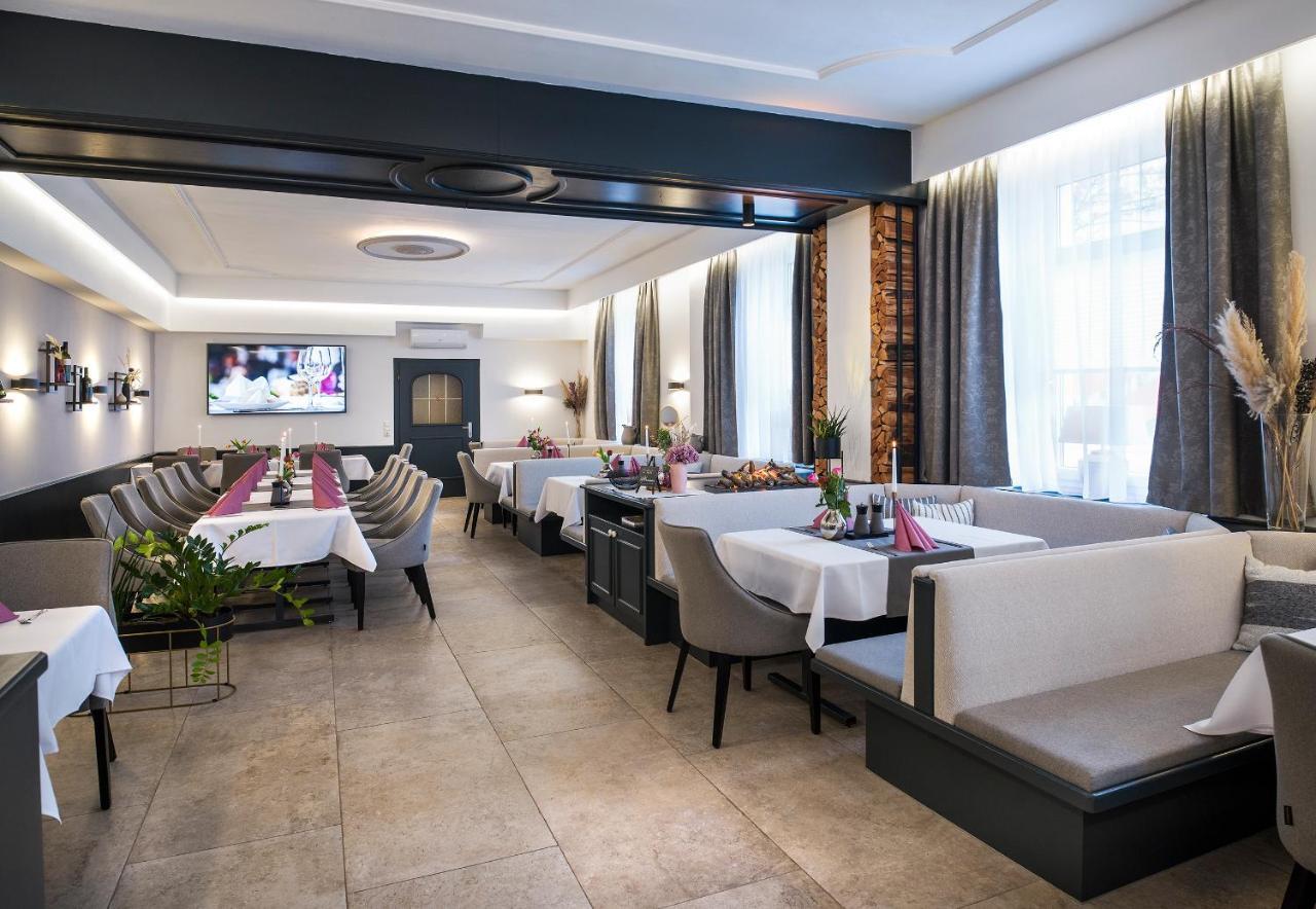 Hotel Alexandra Wels Bagian luar foto