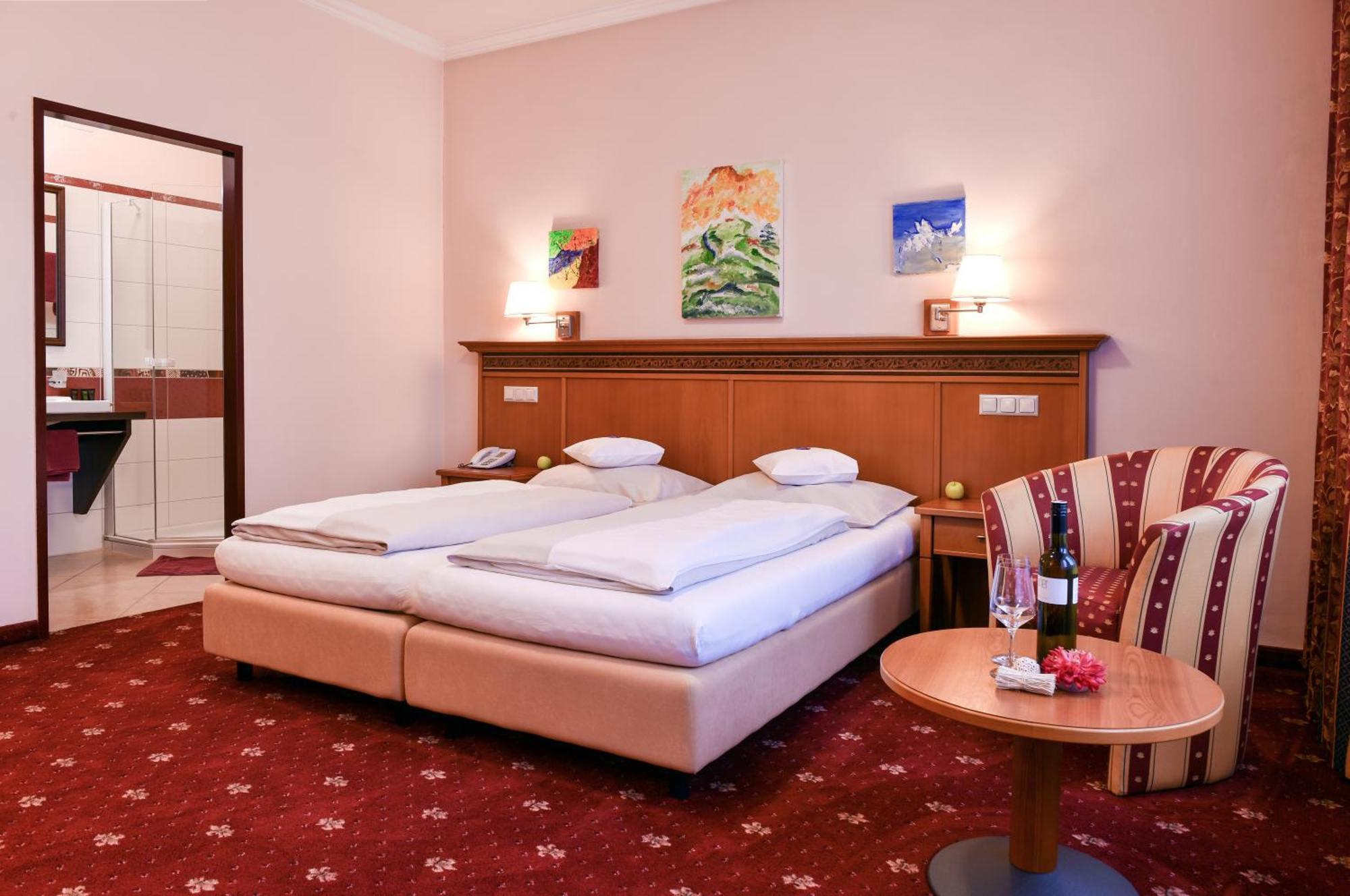 Hotel Alexandra Wels Bagian luar foto