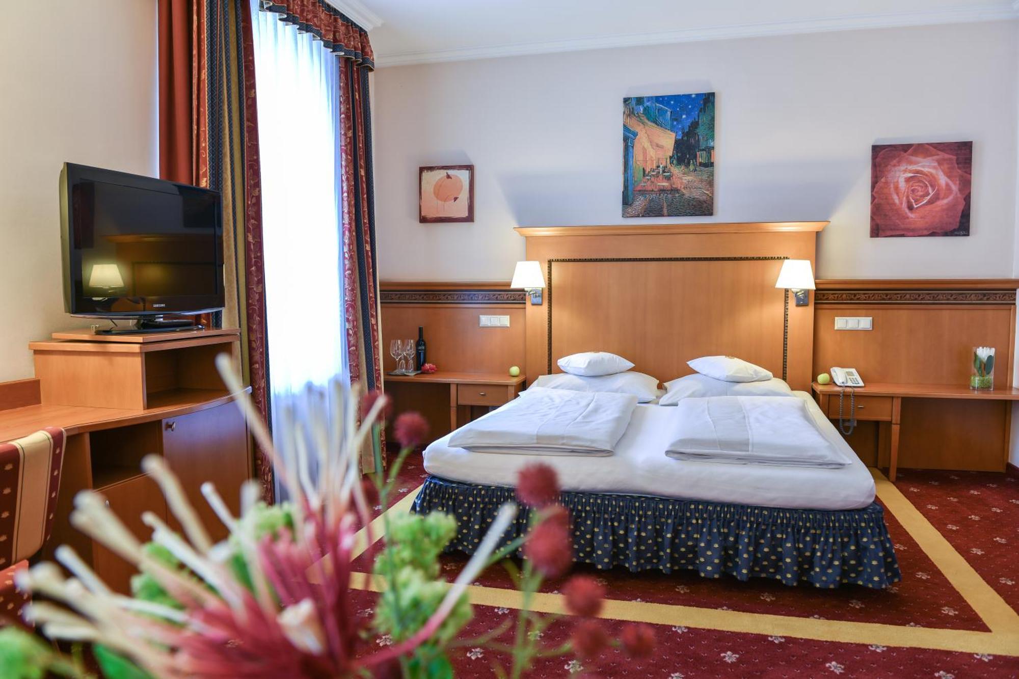 Hotel Alexandra Wels Bagian luar foto