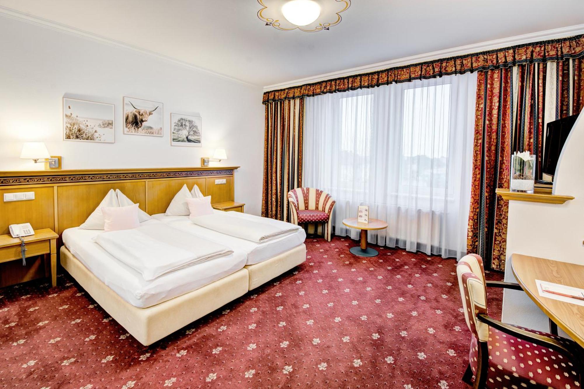 Hotel Alexandra Wels Bagian luar foto