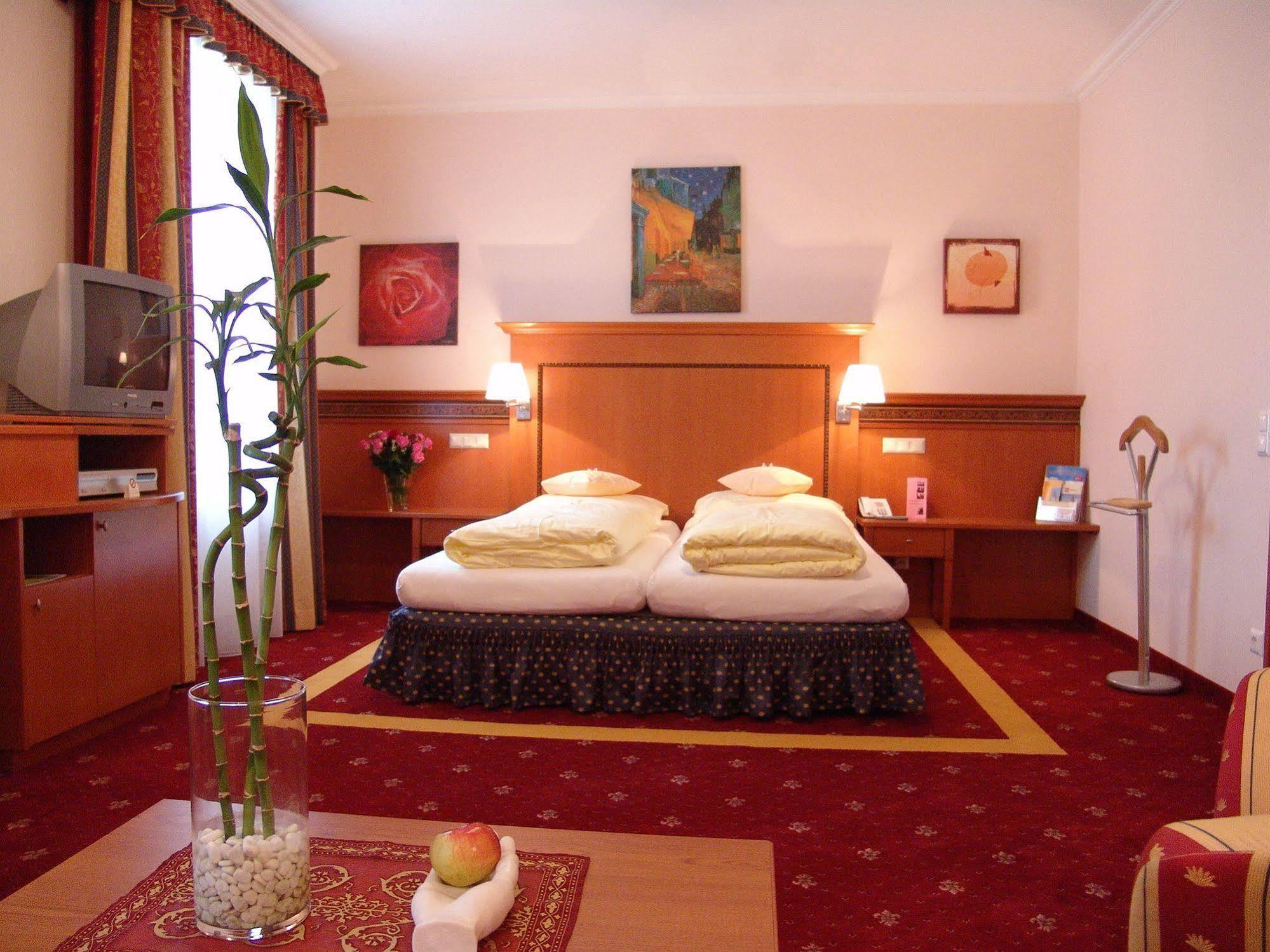 Hotel Alexandra Wels Bagian luar foto
